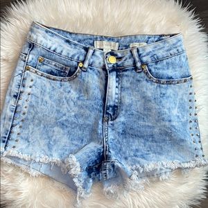 Mid-rise shorts